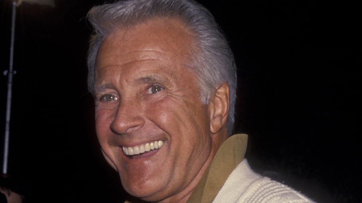 'Carol Burnett Show' Star Lyle Waggoner Dead at 84 'Carol Burnett Show' Star Lyle Waggoner Dead at 84