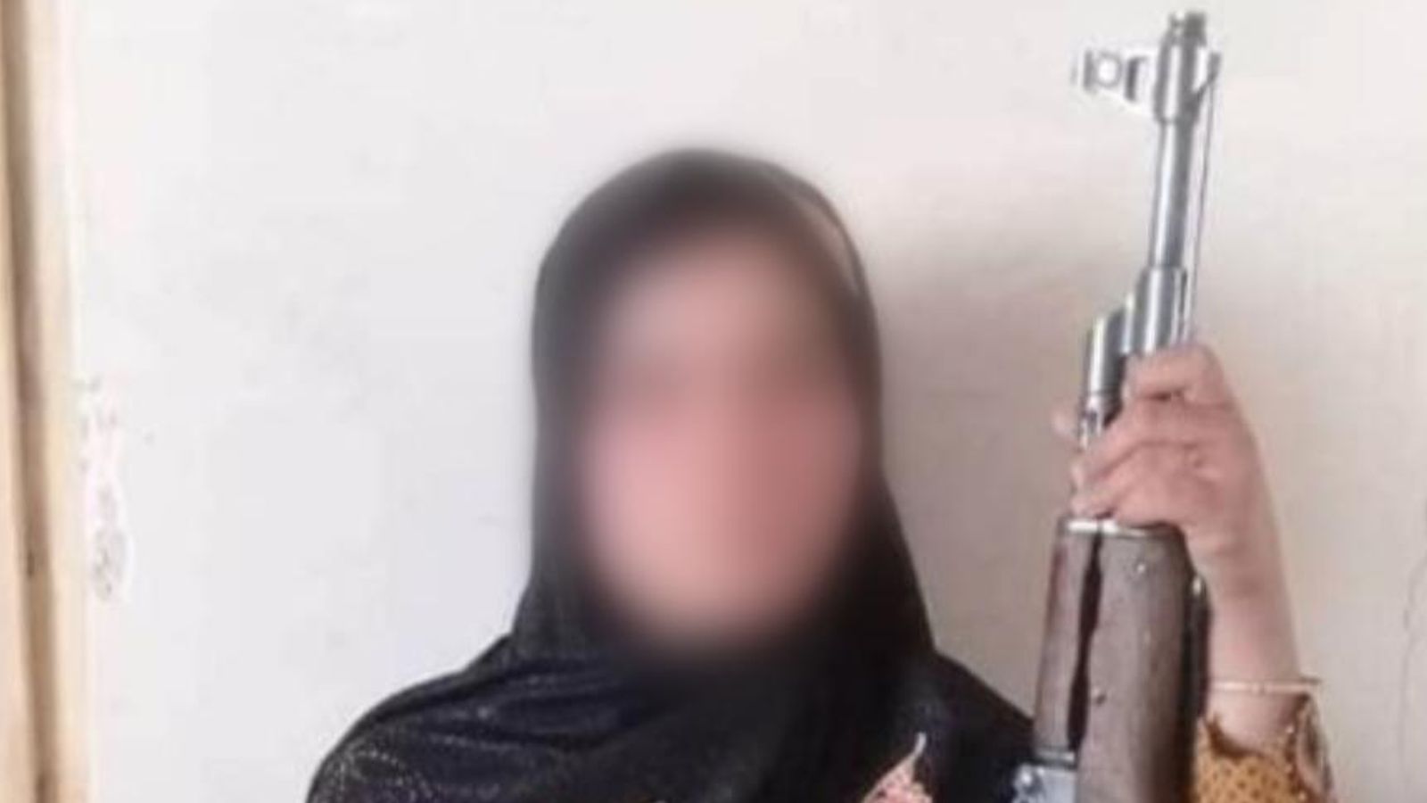 Afghan teenager shoots dead two Taliban militants who killed her parents Afghan teenager shoots dead two Taliban militants who killed her parents